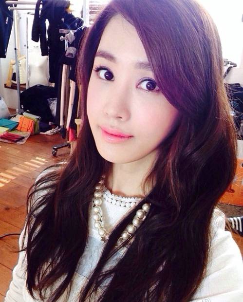 李多海甜美气质自拍精选图