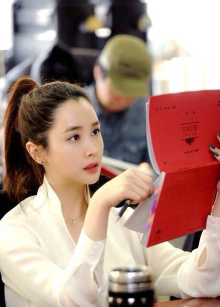 李多海甜美气质自拍精选图