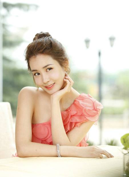 人气女星李多海优雅百变造型魅力十足