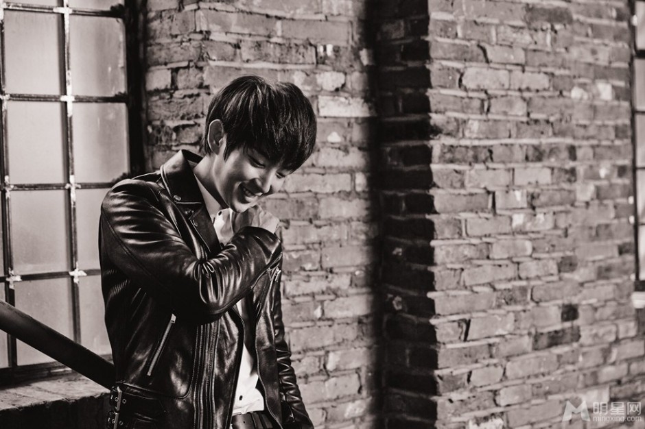 韩星李准基秋冬时尚熟男魅力写真