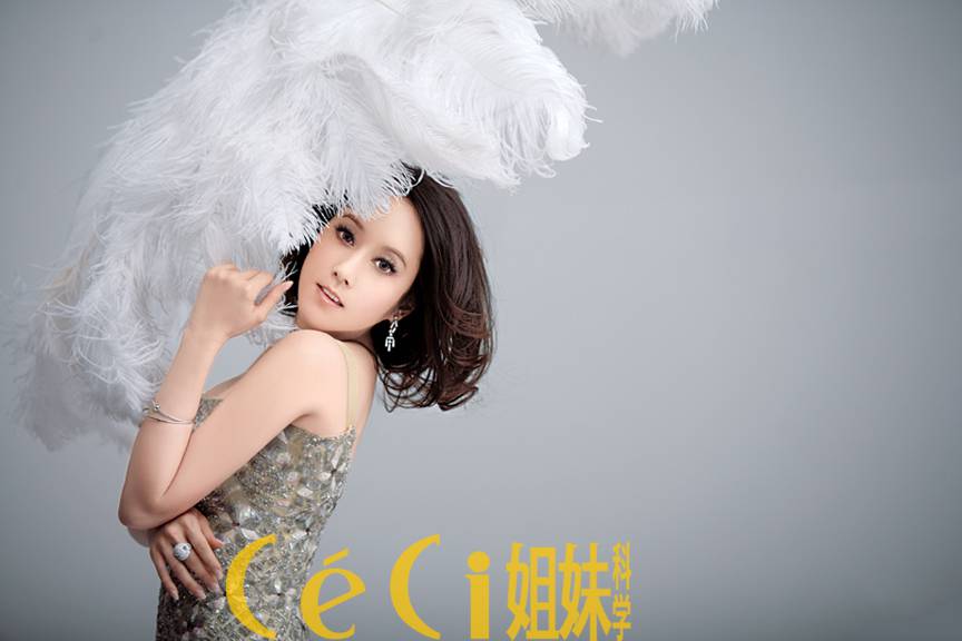 台湾女歌手许慧欣宛若白雪公主梦幻写真