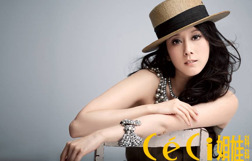 台湾女歌手许慧欣宛若白雪公主梦幻写真