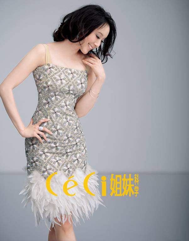 台湾女歌手许慧欣宛若白雪公主梦幻写真