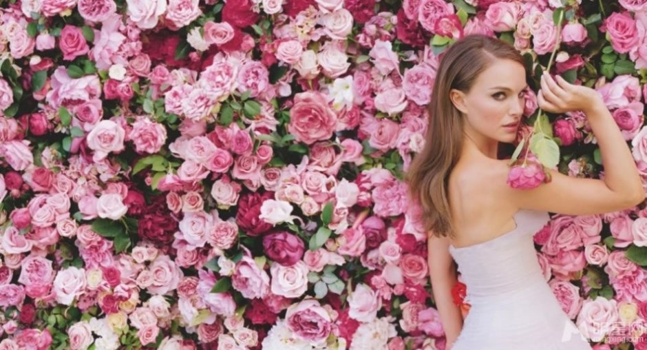 好莱坞一线女星娜塔丽·波特曼笑容甜美靓照