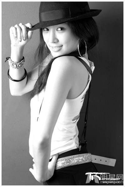 郑丽媛展现知性优雅轻熟女风范写真