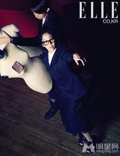 郑丽媛散发独特迷人魅力写真集