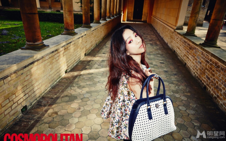 韩星郑丽媛猫眼魅惑十足写真照