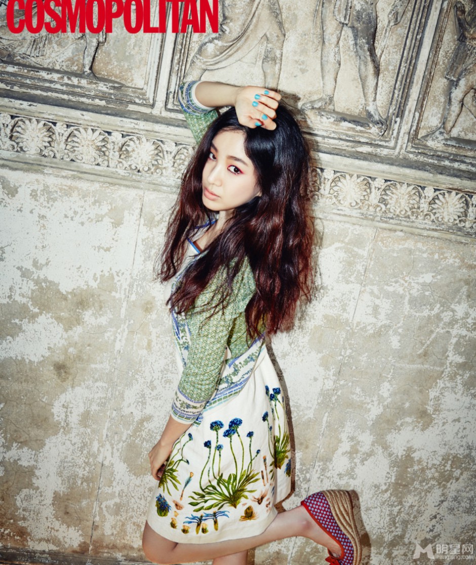 韩星郑丽媛猫眼魅惑十足写真照