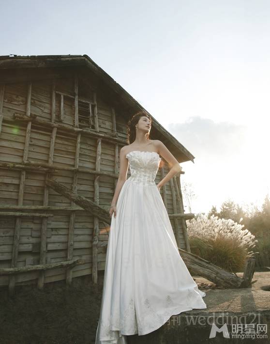 女神刘仁英唯美婚纱户外写真