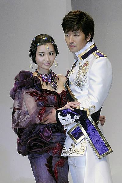 韩星张瑞希霸气十足走秀图集