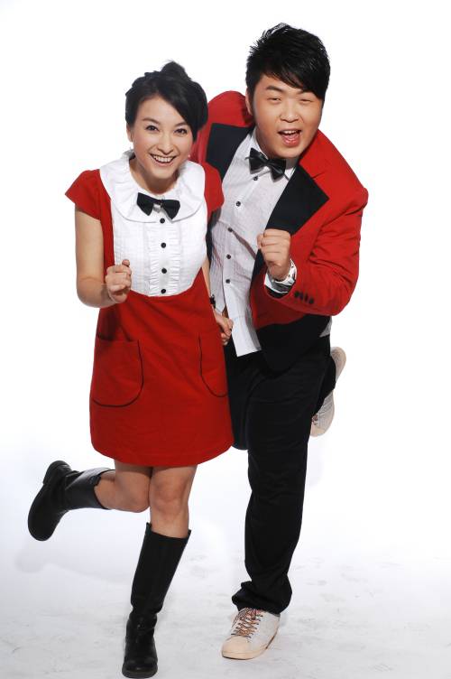 吴昕杜海涛拍摄时尚甜蜜情侣装写真