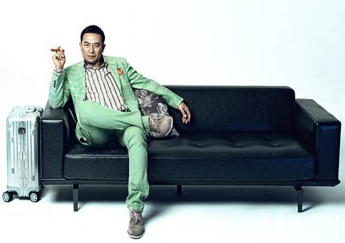 中国影视男演员张嘉译散发成熟稳重魅力