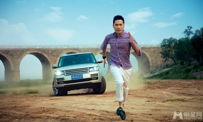 内地男歌手黄征尽显时尚型男户外照