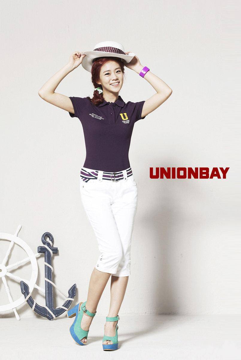 李民基与KARA携手拍摄初夏服饰展青春活泼