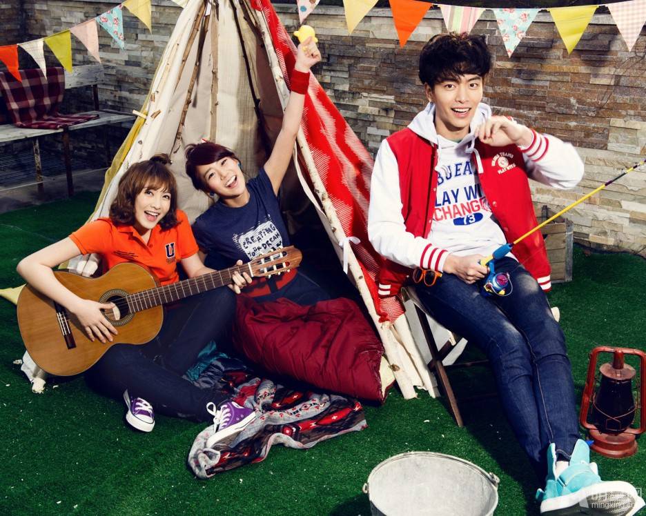 李民基与韩胜妍姜智英拍摄初春服装宣传照