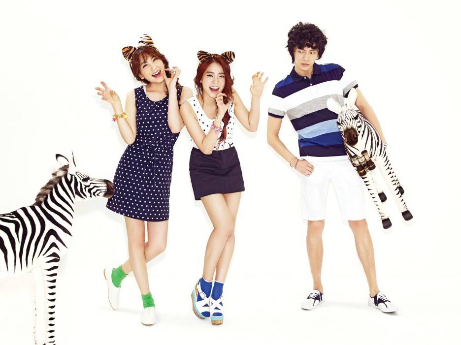 李民基与韩胜妍姜智英携手演绎清新动人画报