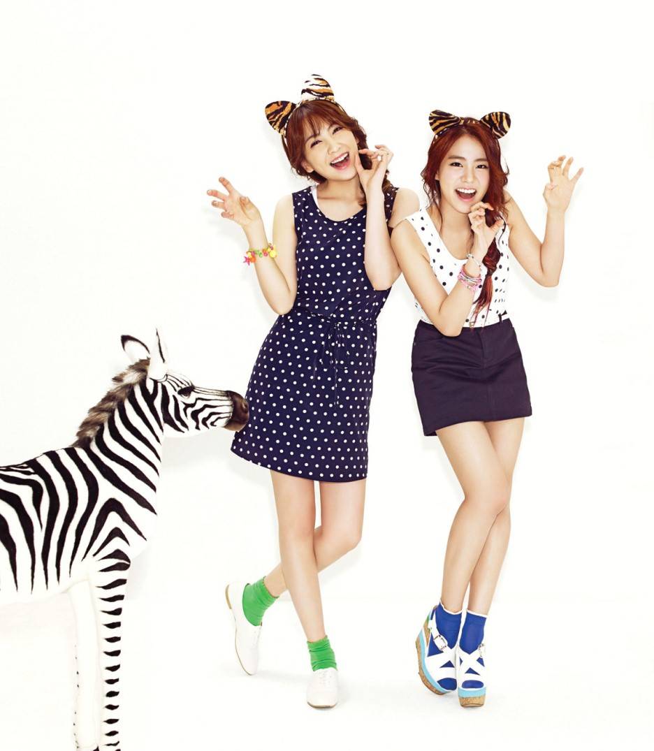 李民基与韩胜妍姜智英携手演绎清新动人画报