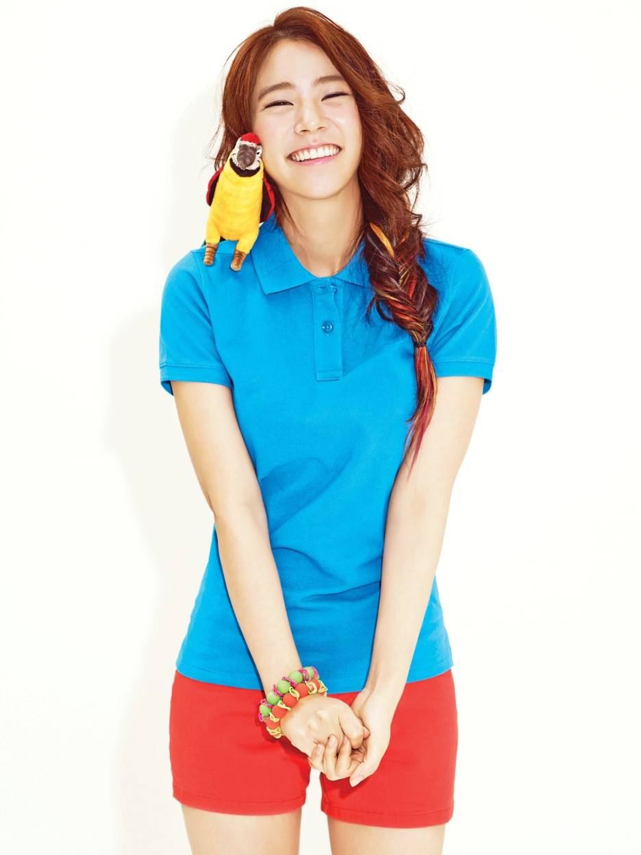 李民基与韩胜妍姜智英携手演绎清新动人画报