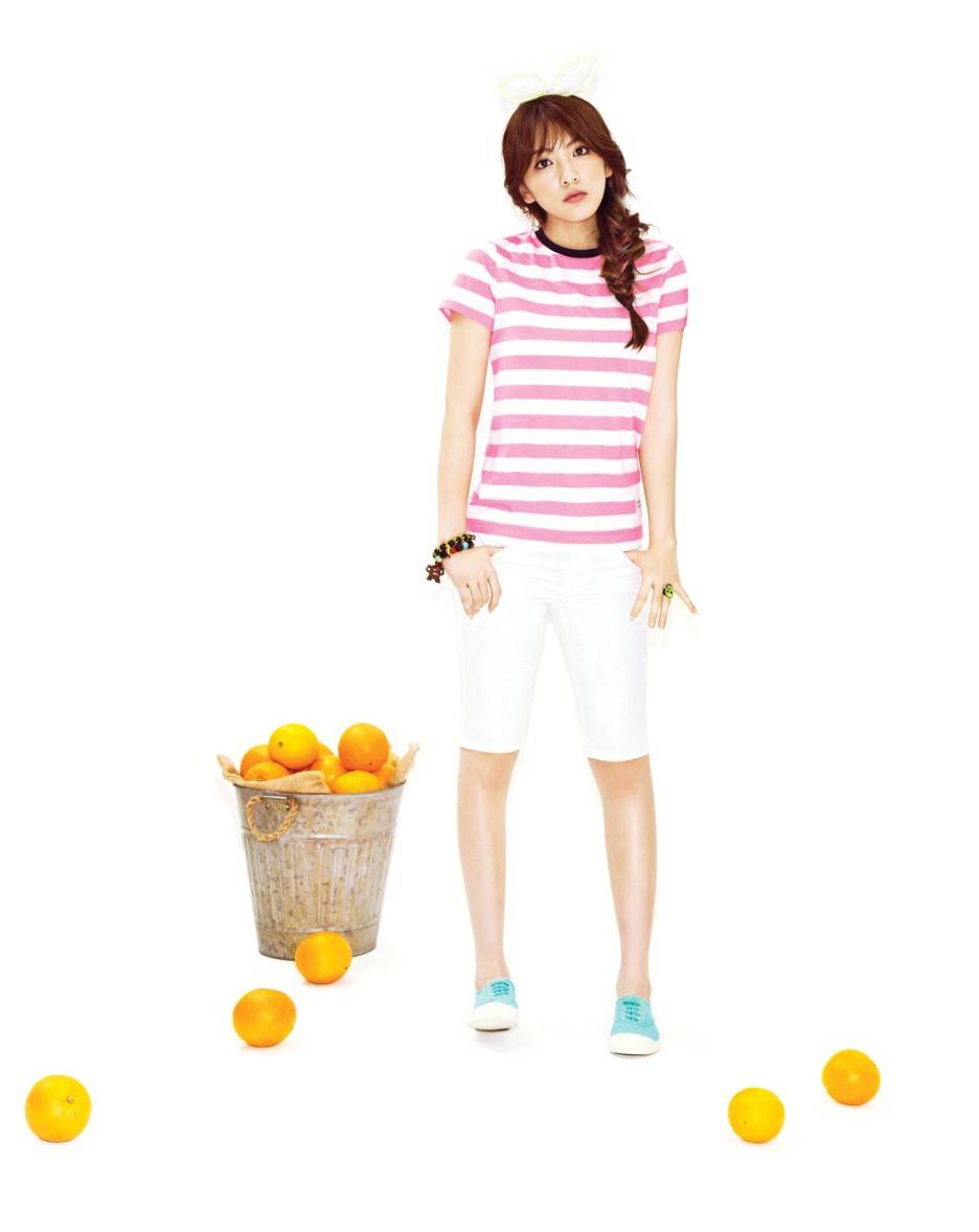 李民基与韩胜妍姜智英携手演绎清新动人画报