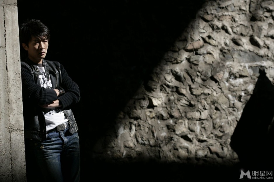 男歌手樊凡诠释酷帅魅力写真照