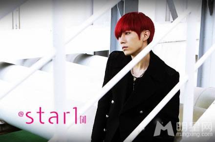 韩国男歌手张贤胜散发美男子魅力