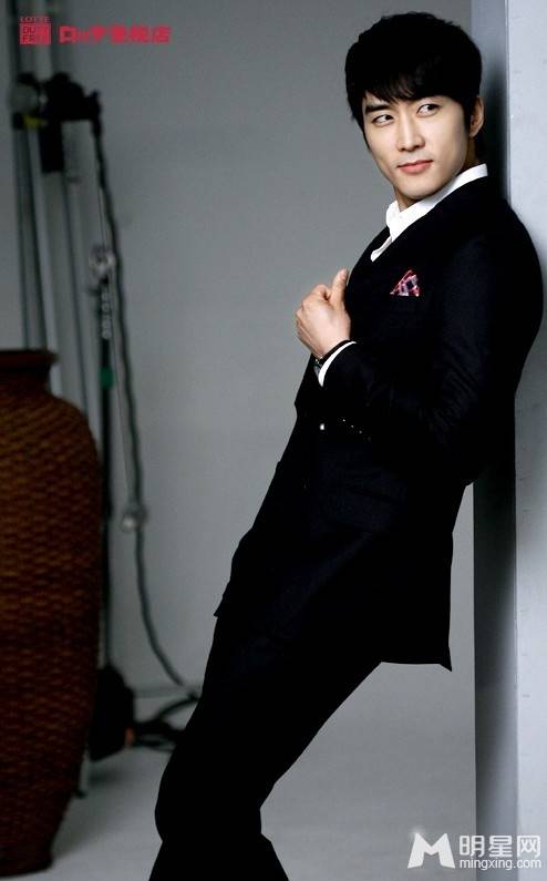 韩国男演员宋承宪帅气逼人写真照