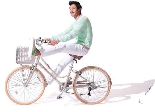 韩星金贤重诠释男人绅士风度