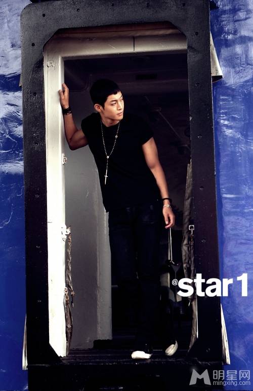 新一代男神金贤重型男魅力画报