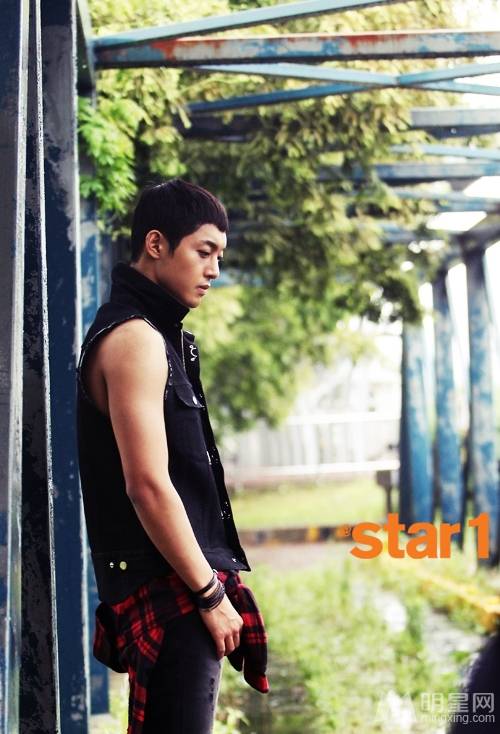 新一代男神金贤重型男魅力画报