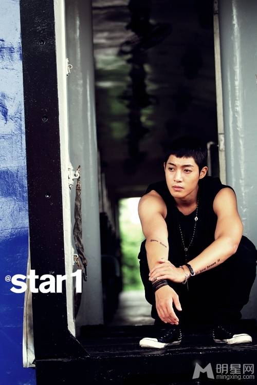 新一代男神金贤重型男魅力画报