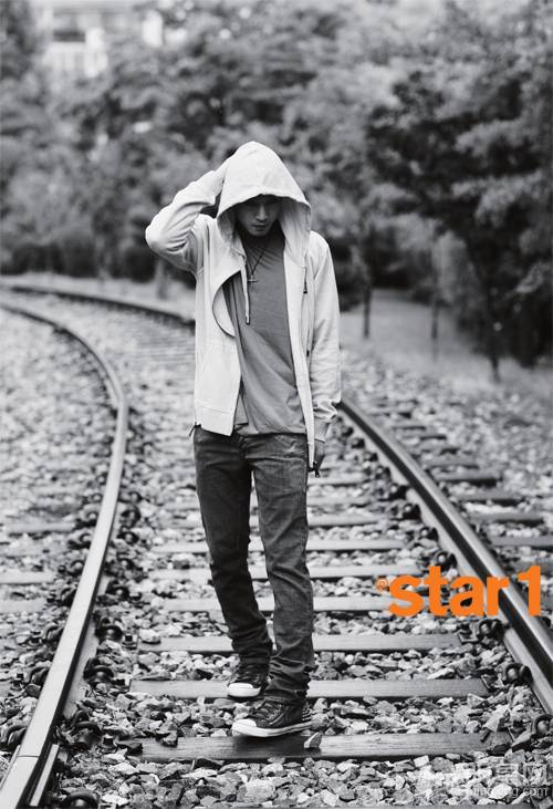 新一代男神金贤重型男魅力画报