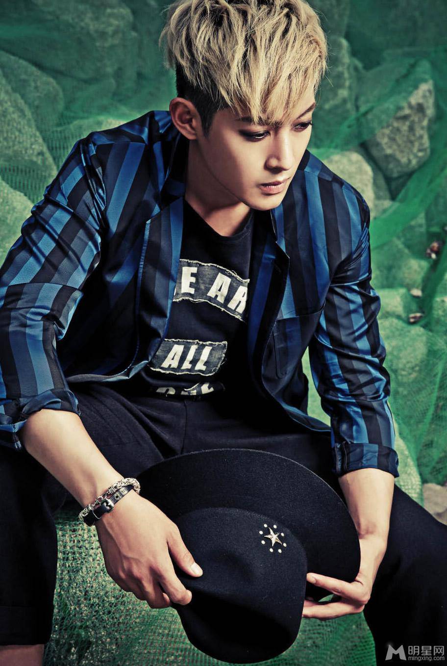 金贤重尽展时尚个性型男魅力