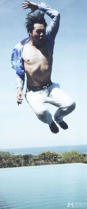 韩国男明星朴有天尽显阳光帅气写真照