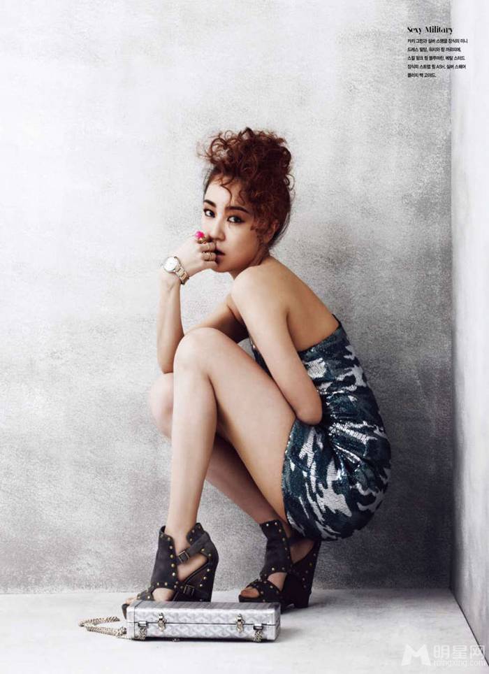 宅男女神尹恩惠散发狂野魅惑写真