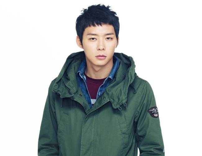 朴有天展现时尚搞怪潮流魅力