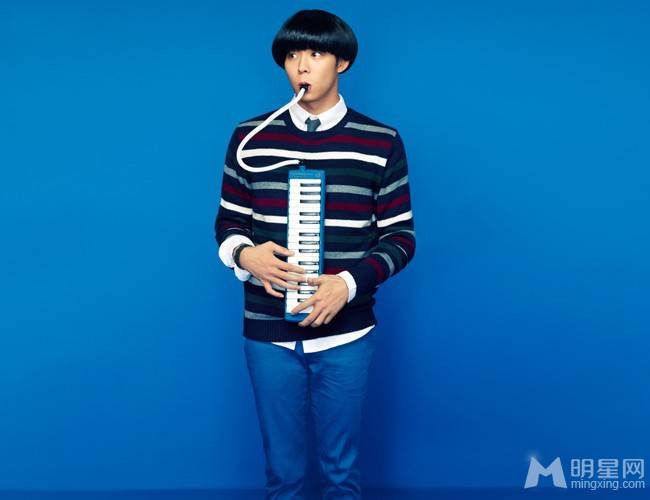 朴有天代言冬季服饰展个性搞怪