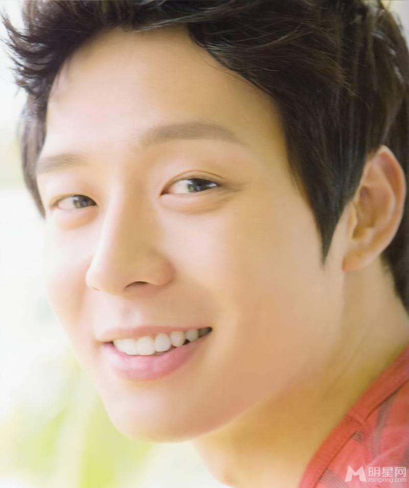 朴有天夏日温暖笑容治愈系写真