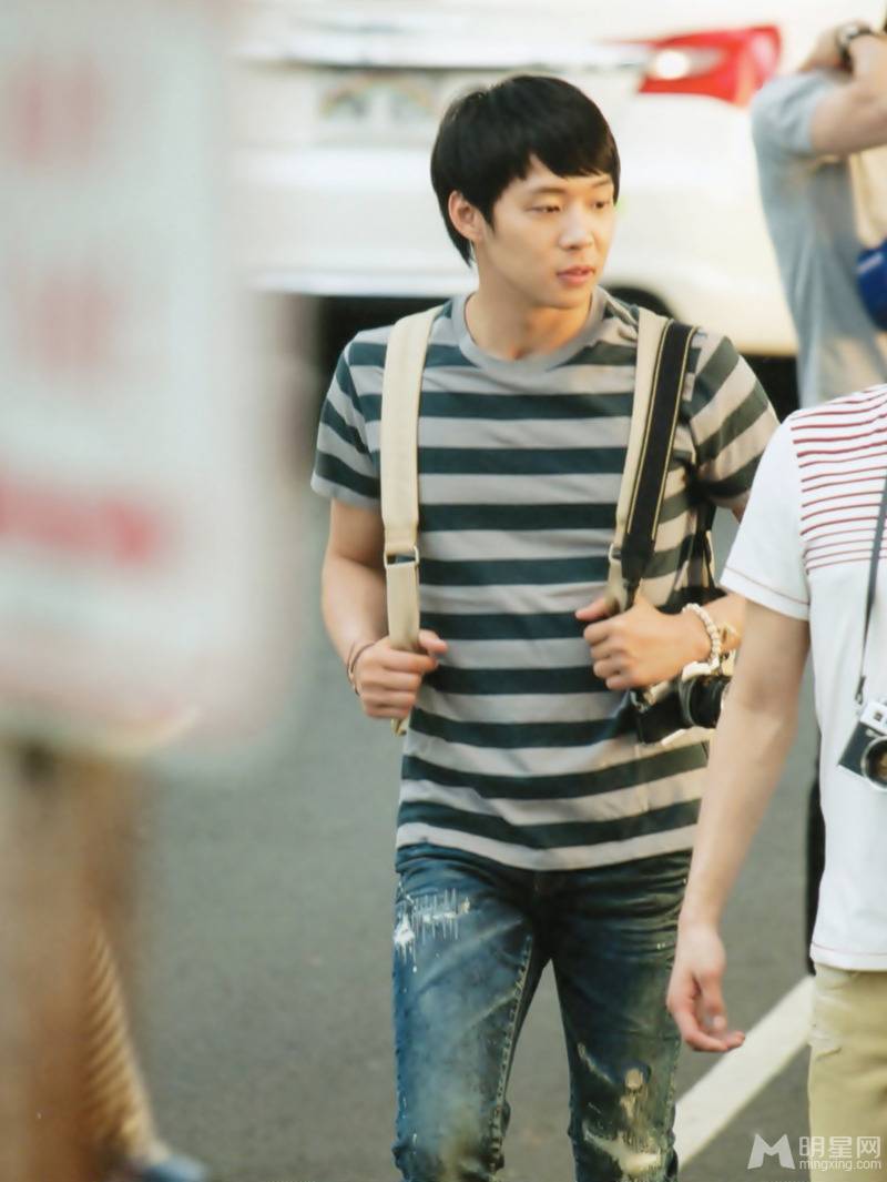 朴有天夏日温暖笑容治愈系写真