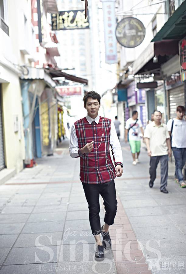 韩星朴有天演绎花花公子帅气照