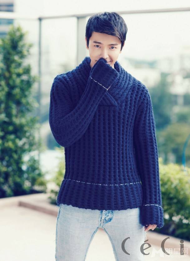 韩国男明星李东海尽展王子帅气魅力