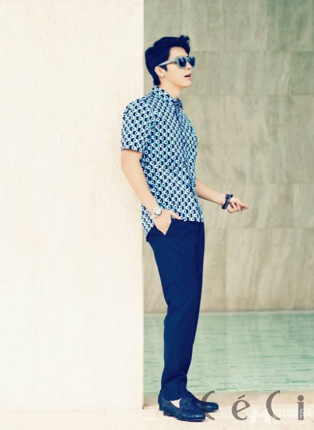 韩国男明星李东海尽展王子帅气魅力