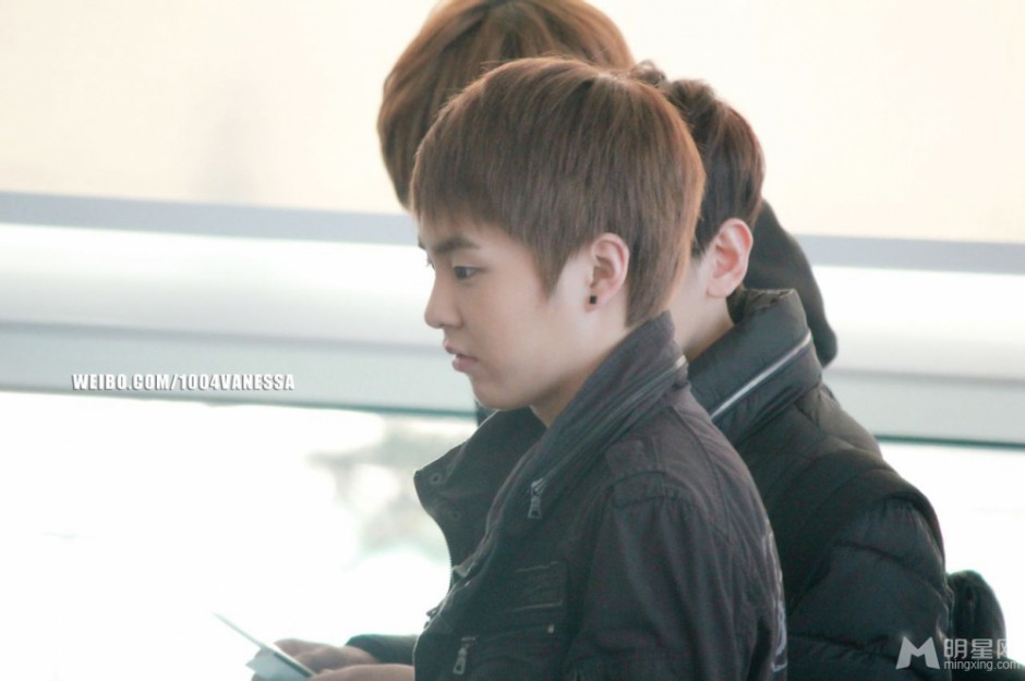 韩星金珉硕展花样美男子魅力