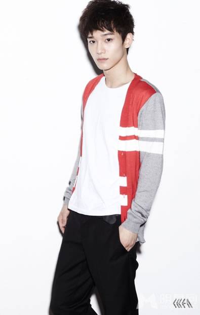 EXO成员金钟大阳光帅气写真照