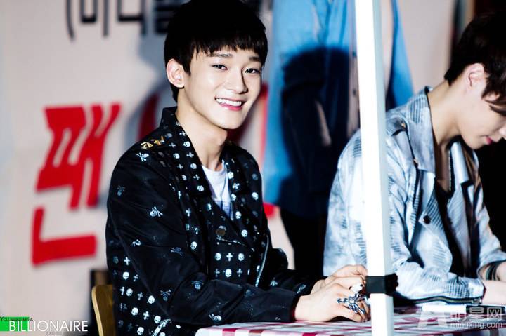 EXO成员金钟大阳光帅气写真照