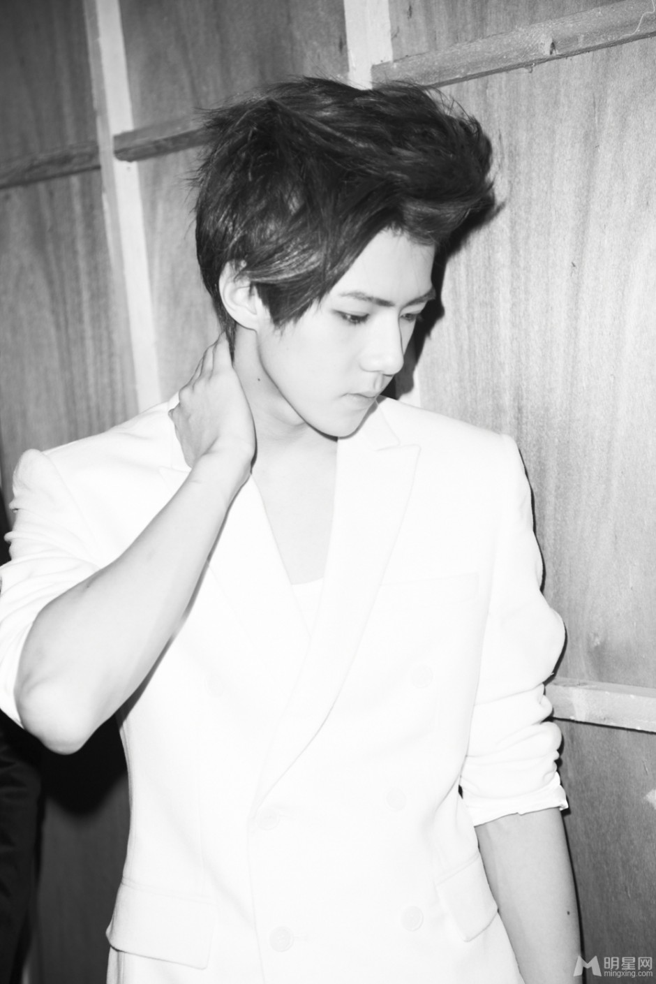 韩国籍男歌手吴世勋颜值爆表写真