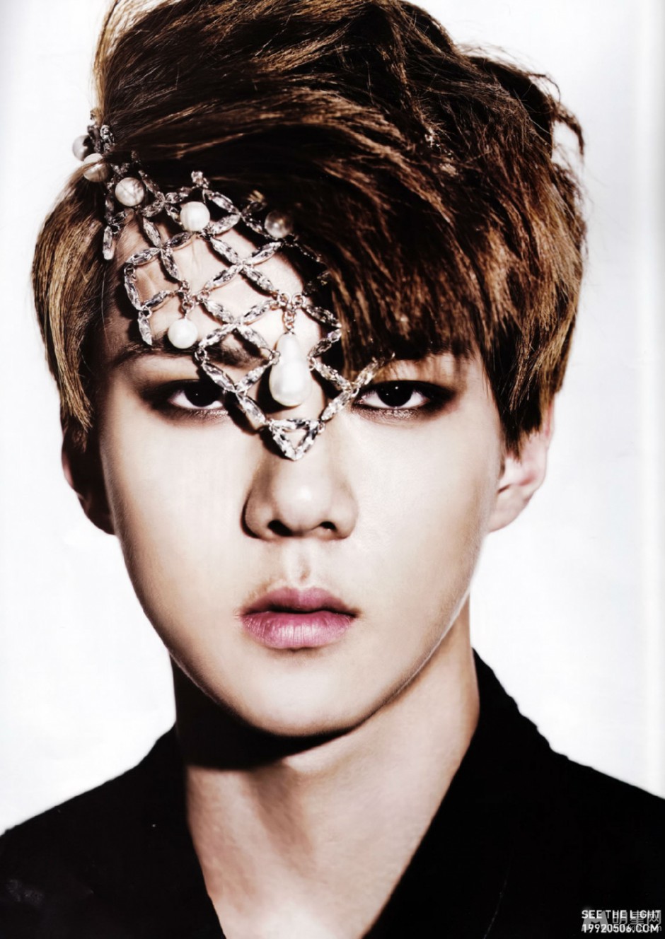 韩星吴世勋魅惑迷人画报