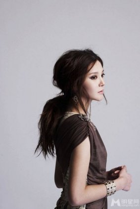 韩国女演员车艺莲散发独特性感魅力