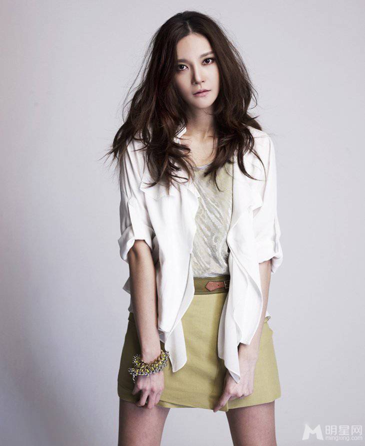 韩国女演员车艺莲散发独特性感魅力