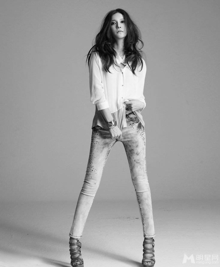 韩国女演员车艺莲散发独特性感魅力