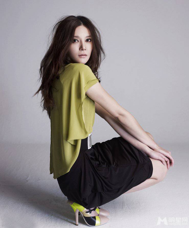 韩国女演员车艺莲散发独特性感魅力
